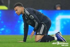 回顾苏炳添10次“破十”光辉瞬间